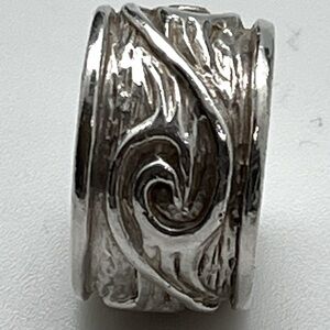 CLASSIC STERLING SILVER RING